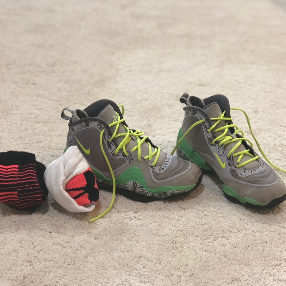 Nike basketball shoes Under Armor basketball socks